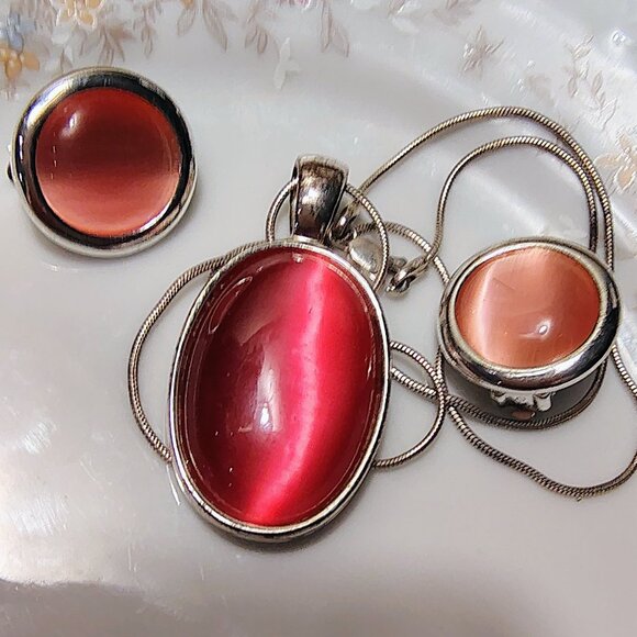 Vtg Roman RMN Pink Cats Eye Oval Pendent Silver Tone Necklace Clip Earrings Set - Picture 2 of 5